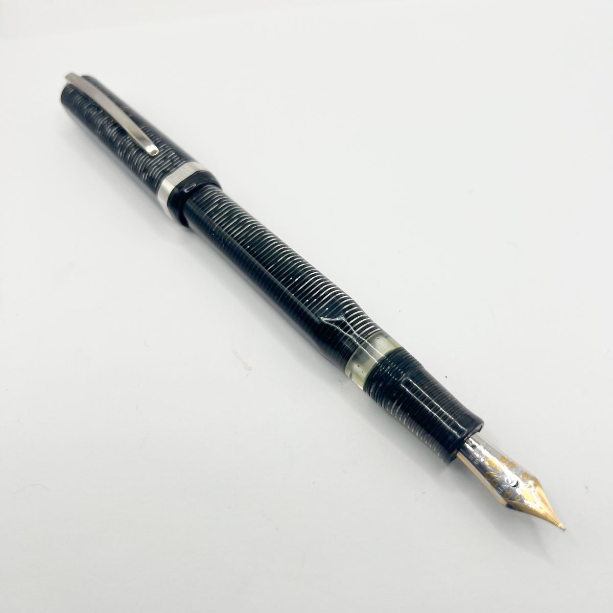 Visconti Oversized Wall Street Limited Edition Glittering Silver Gray Striped Celluloid Fountain Pen - Fine 18kt Gold Nib
