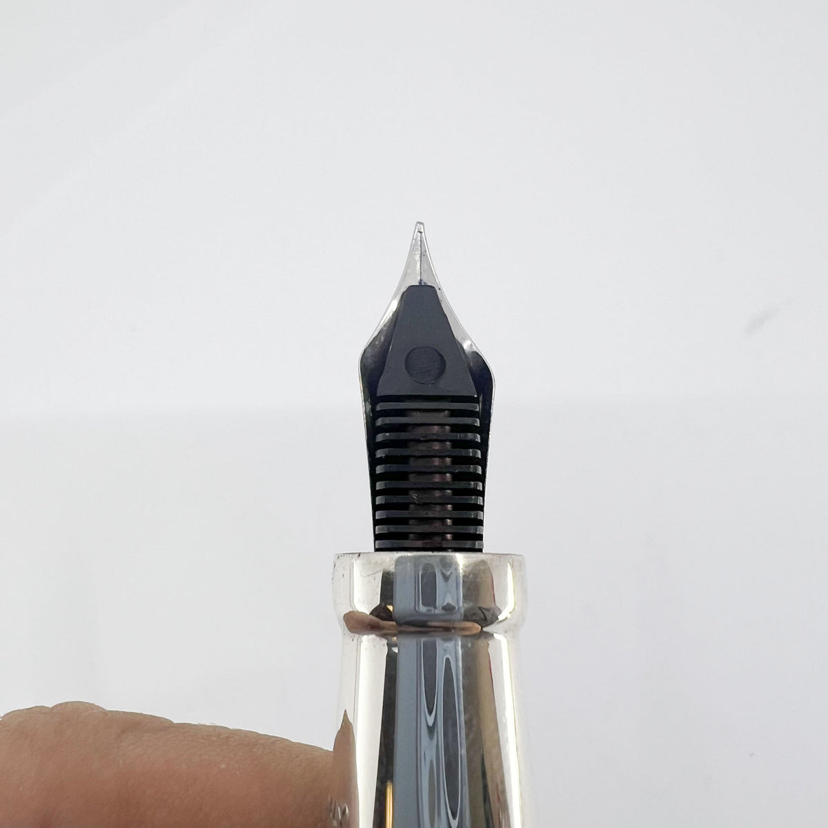 Montegrappa Sterling Silver Reminiscence  Fountain Pen -  Fine 18kt Gold Nib