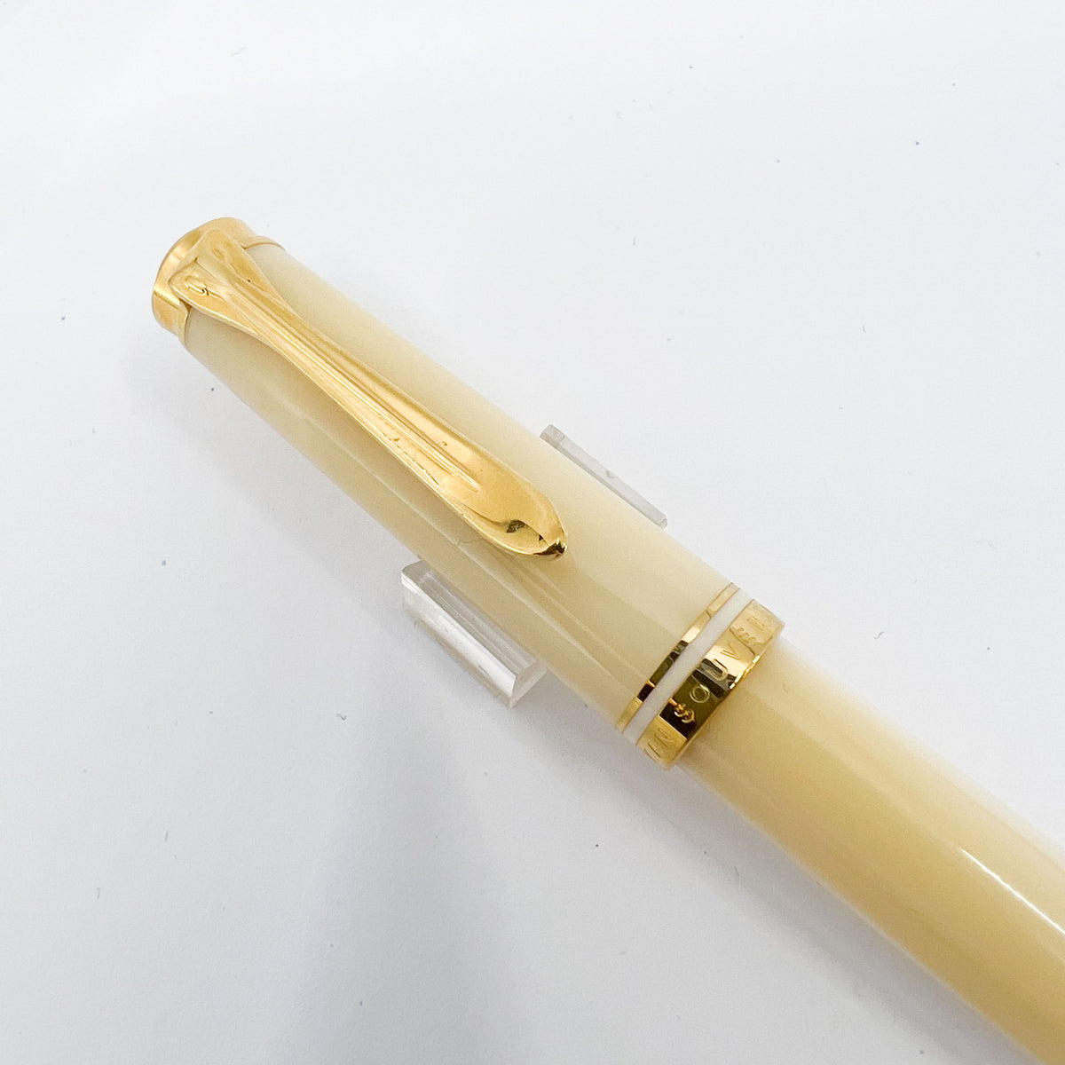 Pelikan M300  Lustrous Ivory Resin Fountain Pen (Circa 2002) - Medium 14kt Gold Nib