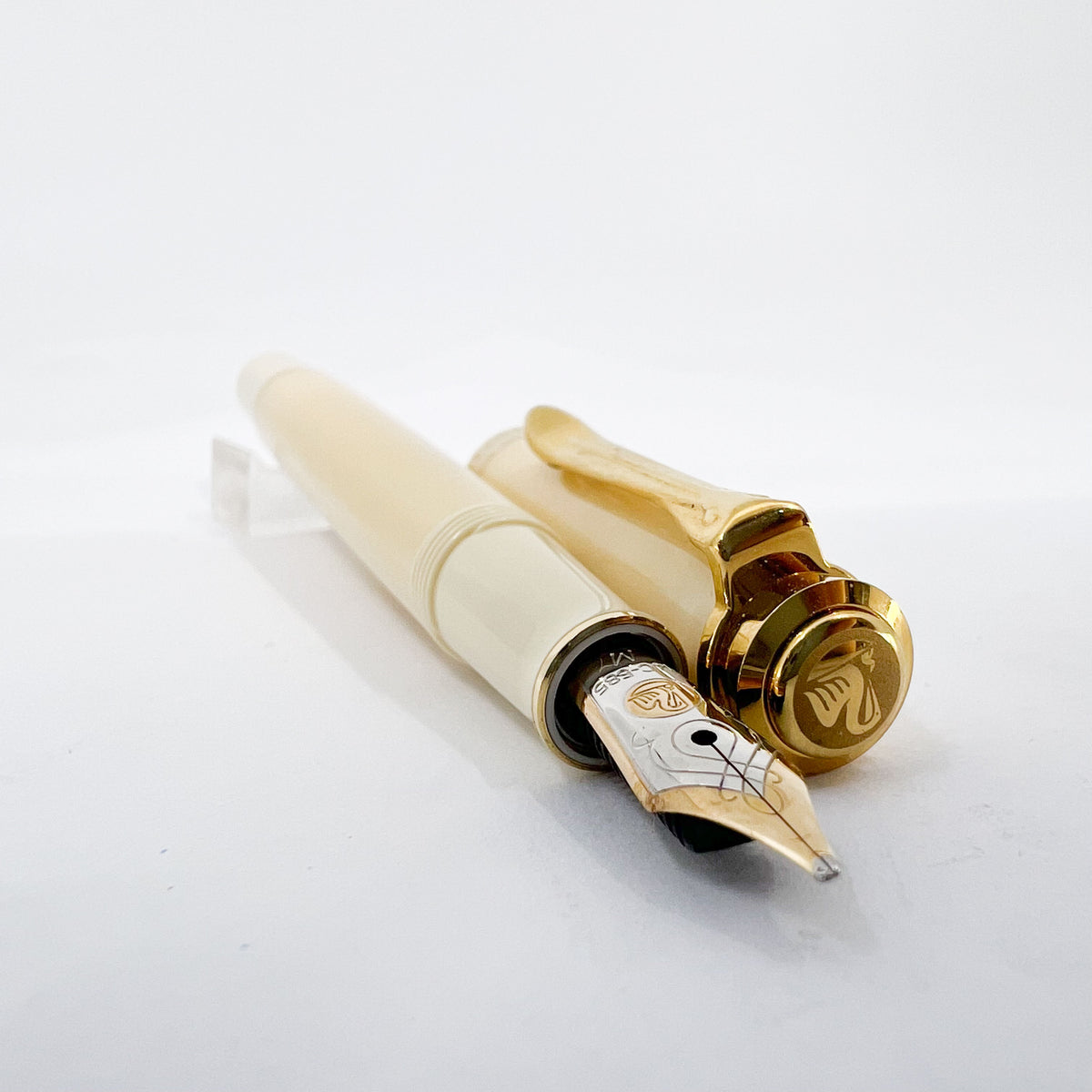 Pelikan M300  Lustrous Ivory Resin Fountain Pen (Circa 2002) - Medium 14kt Gold Nib