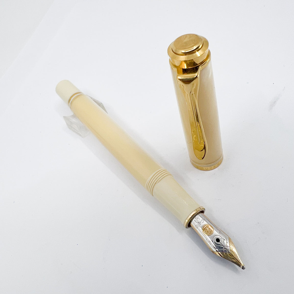 Pelikan M300  Lustrous Ivory Resin Fountain Pen (Circa 2002) - Medium 14kt Gold Nib