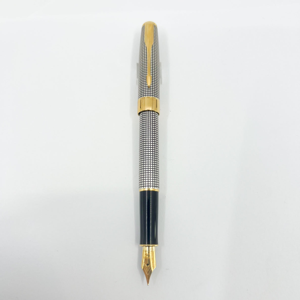 Parker Sonnet Sterling Silver Cisele Cross Hatch Fountain Pen -  Fine 18kt Gold Nib