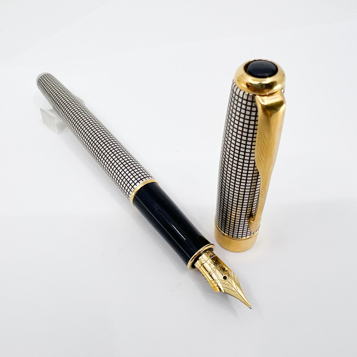 Parker Sonnet Sterling Silver Cisele Cross Hatch Fountain Pen -  Fine 18kt Gold Nib