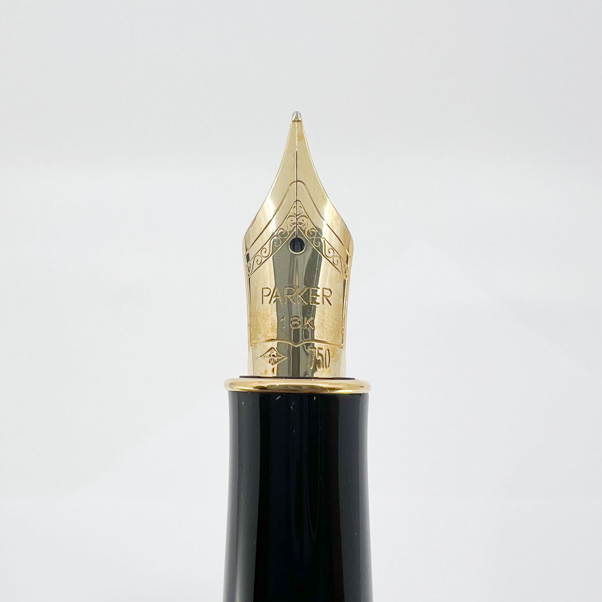 Parker Sonnet Sterling Silver Cisele Cross Hatch Fountain Pen -  Fine 18kt Gold Nib