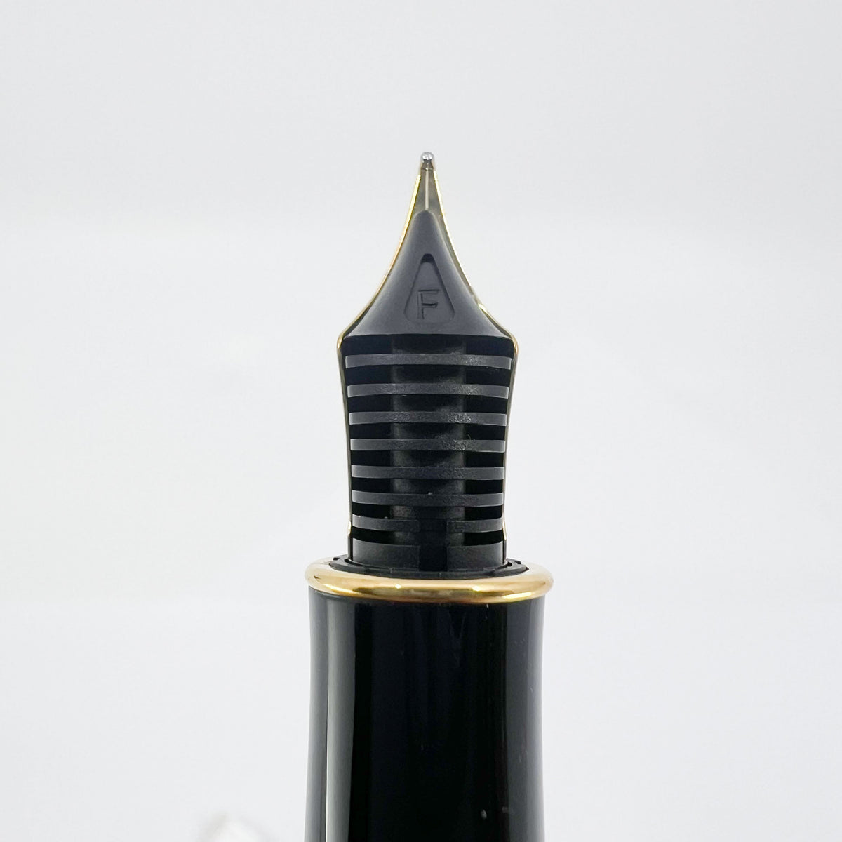 Parker Sonnet Sterling Silver Cisele Cross Hatch Fountain Pen -  Fine 18kt Gold Nib