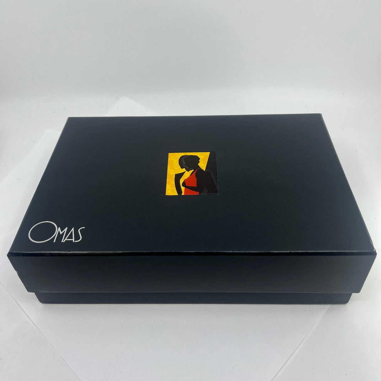 Omas "THE PARAGON" Oversized Black Fountain Pen - Medium 18kt Gold Nib