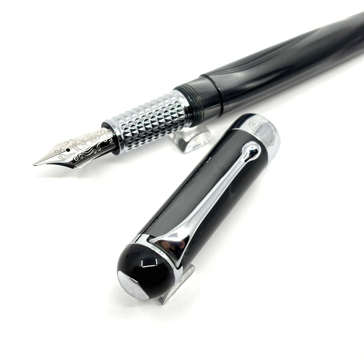 Aurora Alpha Tuscan Night Lustrous Charcoal Fountain Pen