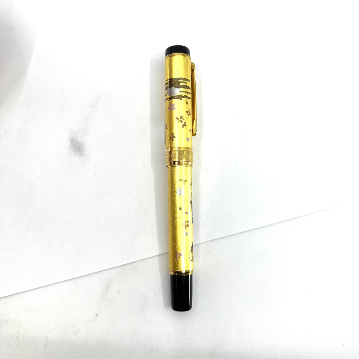 Sailor Kin Rei Maki-e Gold Leaf Courtesan/Geisha Fountain Pen - Medium 14kt Gold Nib