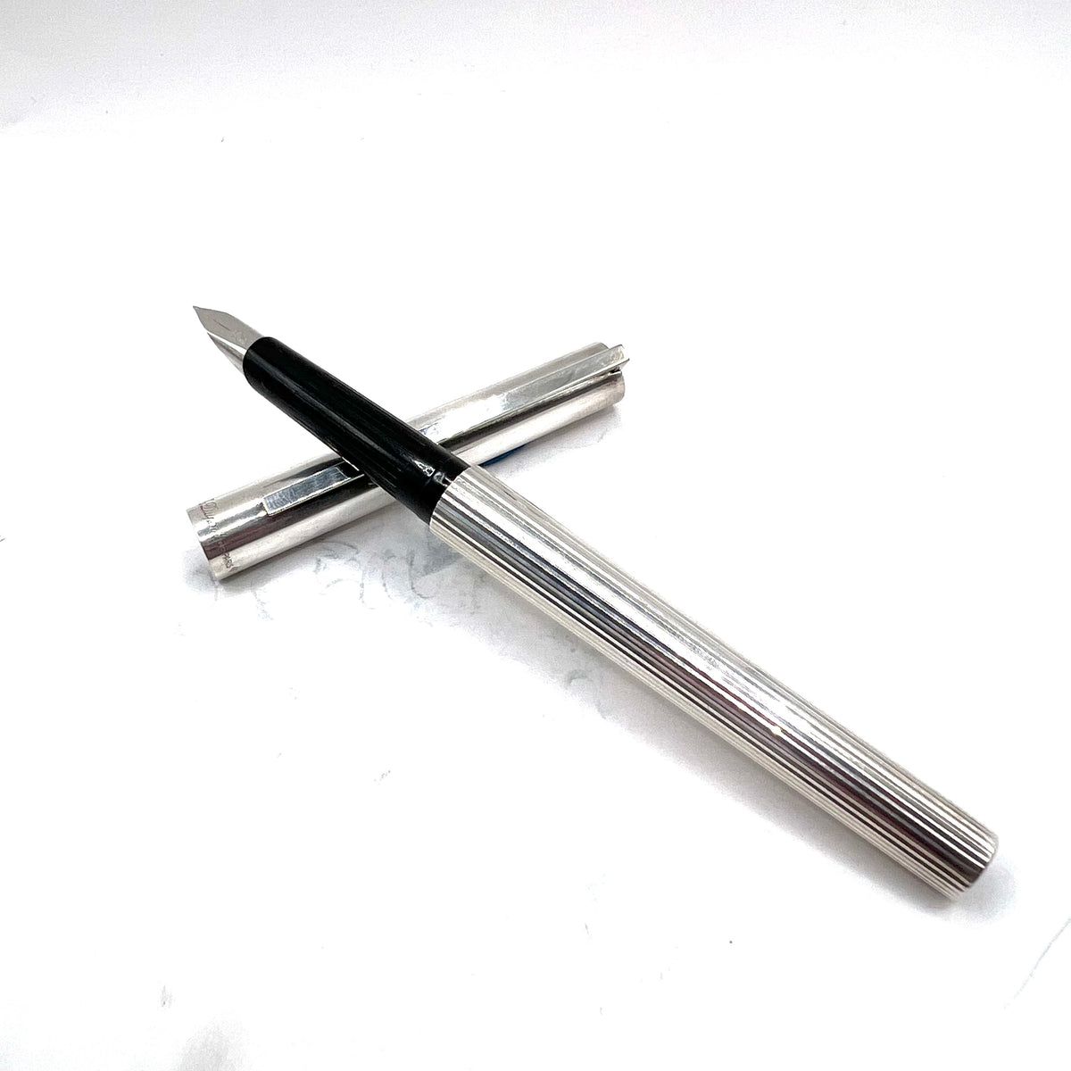 S.T. Dupont Sterling Silver- Smooth Cap/Fluted Barrel Fountain Pen - Fine 18kt Gold Nib
