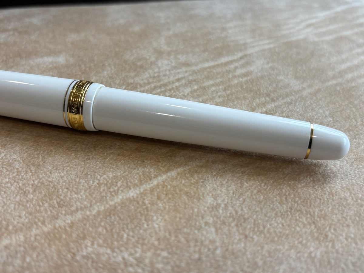 Platinum 3776 Century White Fountain Pen - Unusual Cursive Italic nib 14K