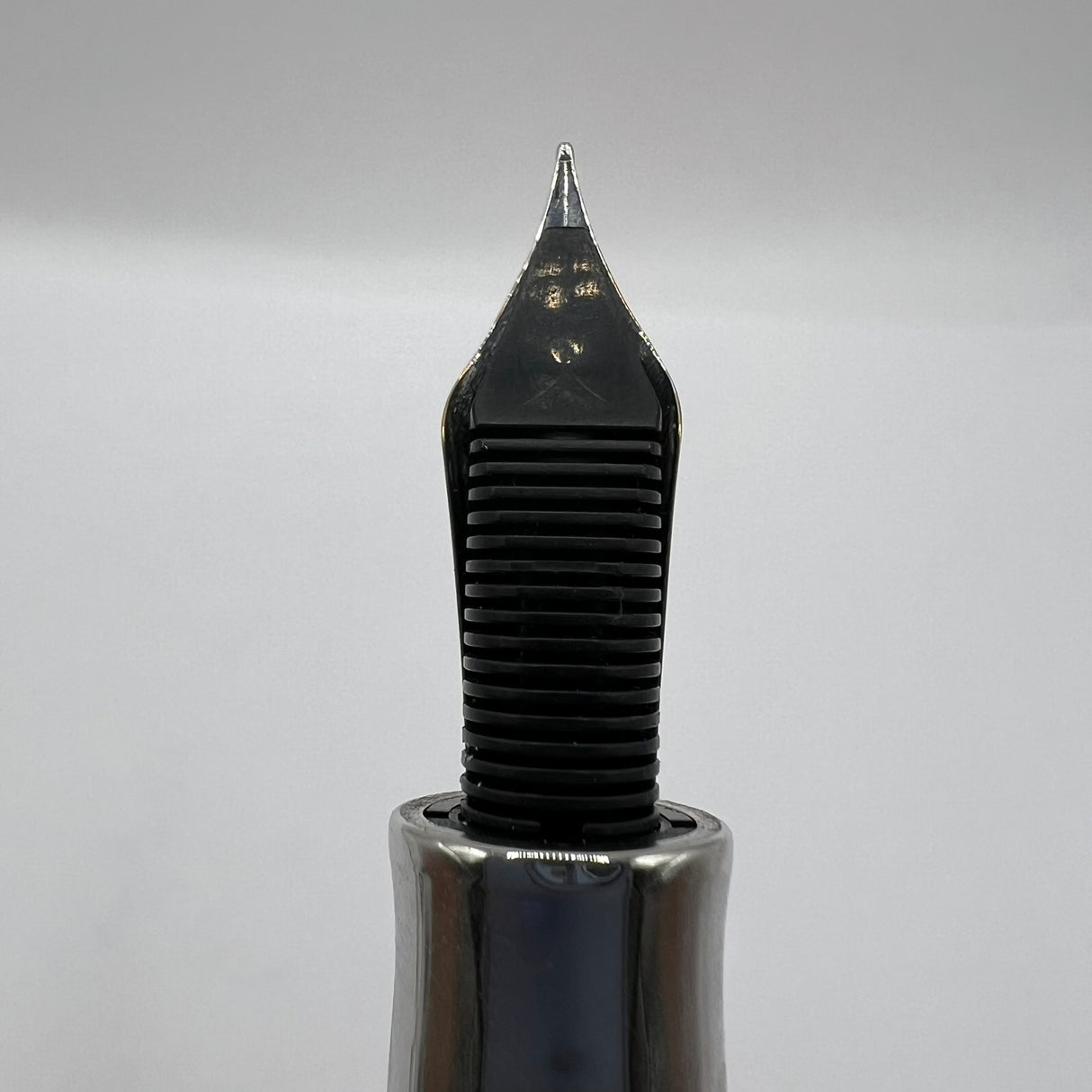 Visconti Wall Street Glittering Silver Celluloid Fountain Pen  - Fine 14kt Gold Nib