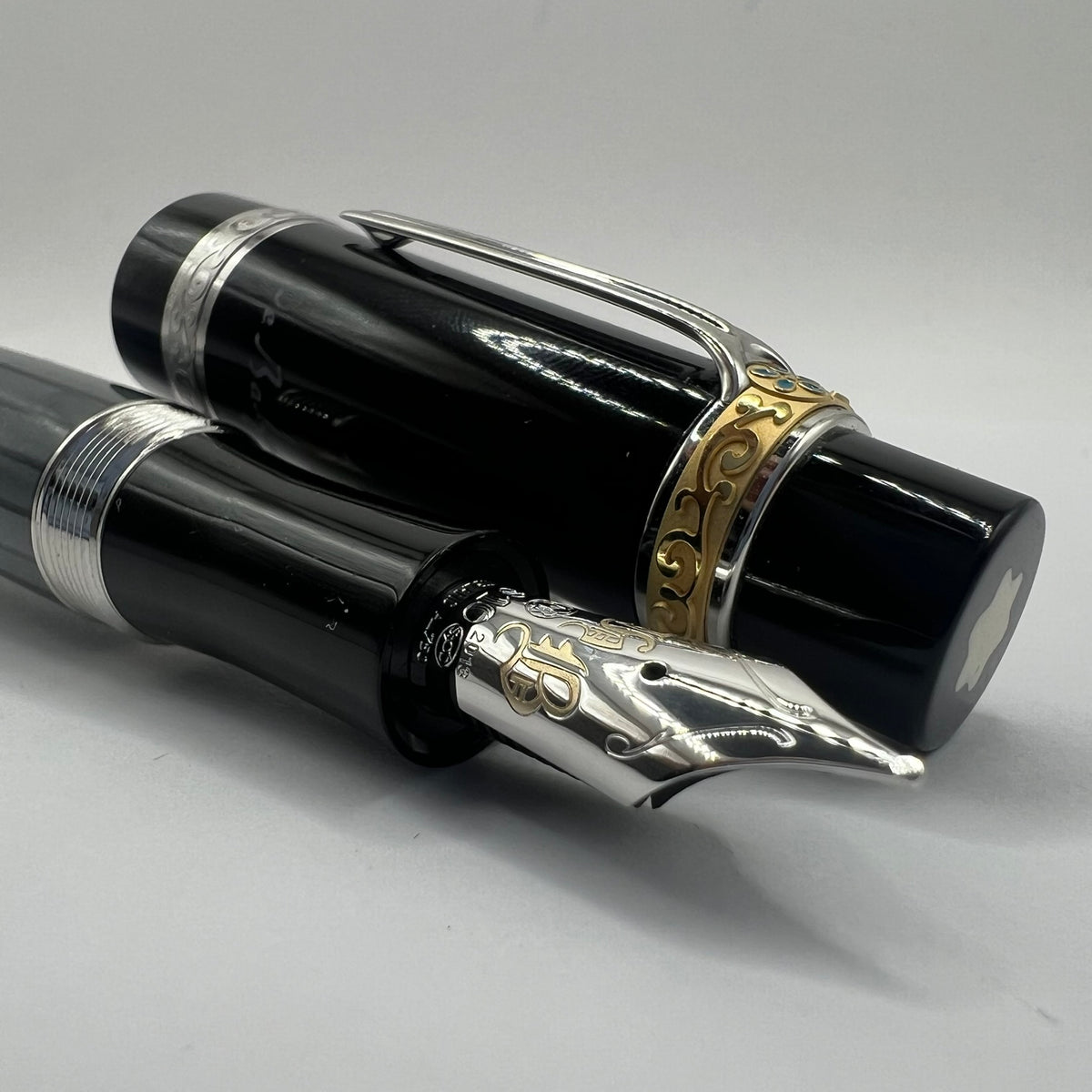 Montblanc Honore de Balzac Writer Series Limited Edition Fountain Pen  - Medium 18kt Gold Nib