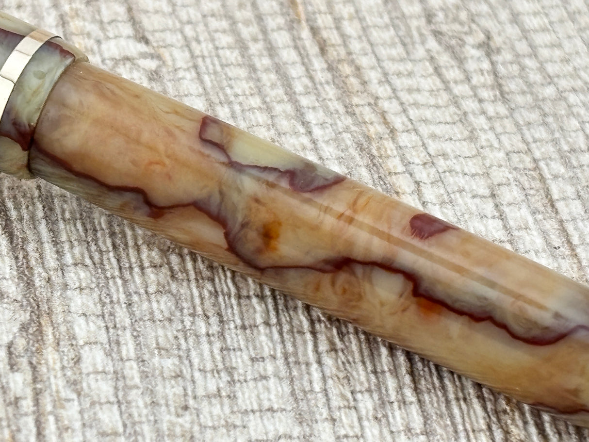 Parker Thrift Time ("Depression") Canada 1939 Ivory with red veins   - Fountain Pen