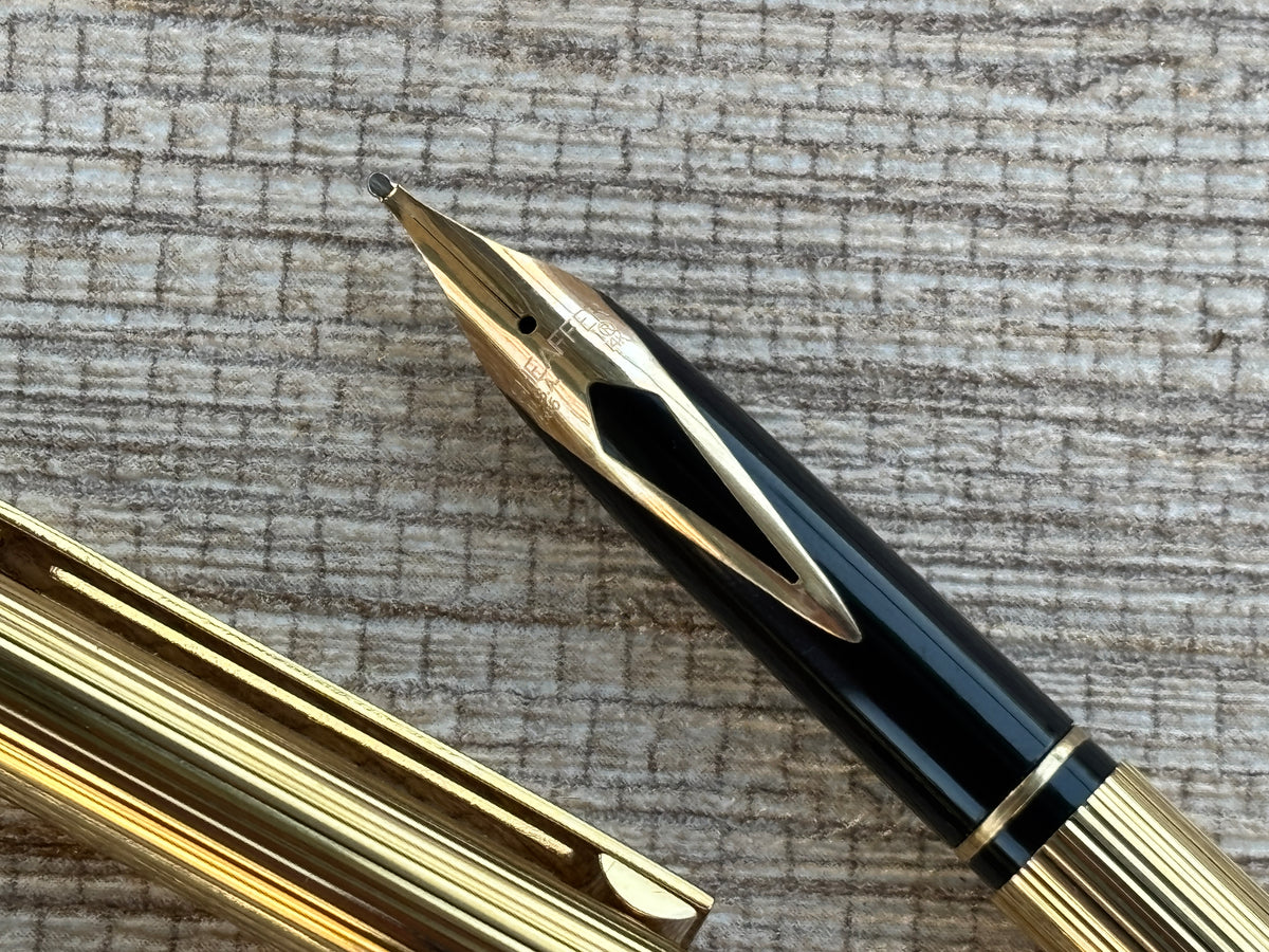 Sheaffer Targa Slim Gold Electro Plated Circa 1970 Rare Broad Nib! - Fountain Pen