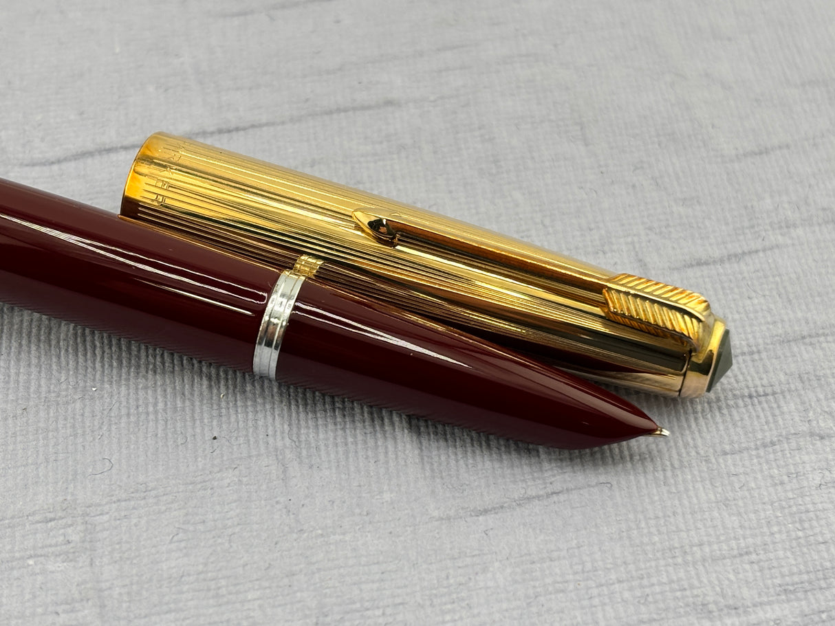 Parker 51 Burgundy  12CT Rolled gold cap - New old stock condition !