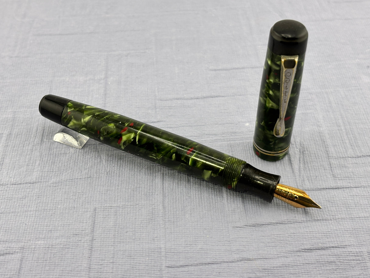 Tibaldi Giti ( imprint on the clip ) Green Celluloid - Rare Fountain Pen !
