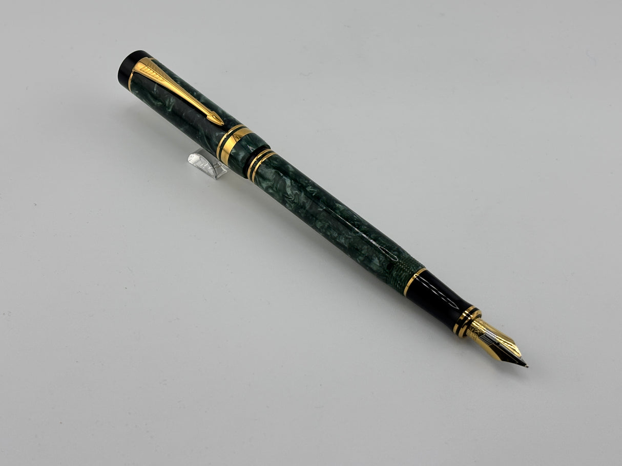 Parker International Duofold Green Marble Fountain Pen  - Fine 18kt Gold  Nib