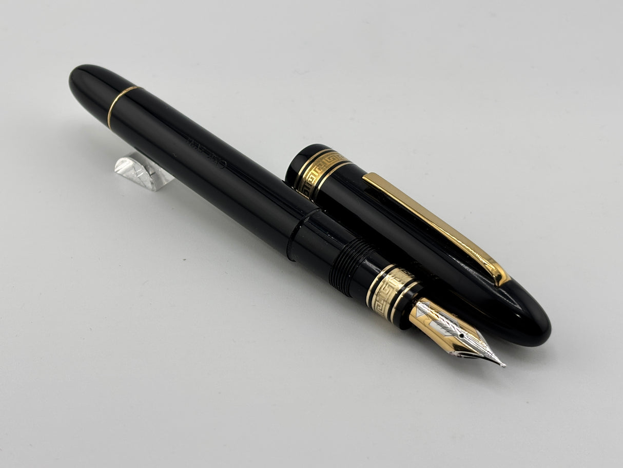 OMAS Largest Ogiva "Extra" Black  Fountain Pen - Medium 18kt Gold Nib