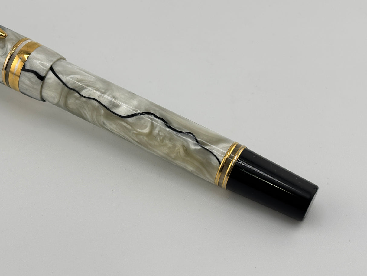 Parker Duofold International (Standard Size) Pearl & Black Fountain Pen - Fine 18kt Gold Nib