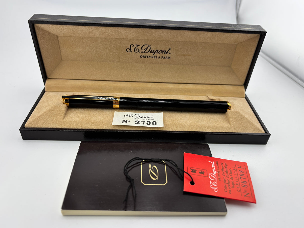 S.T. Dupont Black Laque de Chine Classique Fountain Pen  - Fine 18kt Gold Nib
