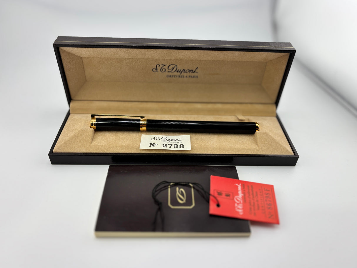 S.T. Dupont Black Laque de Chine Classique Fountain Pen  - Fine 18kt Gold Nib