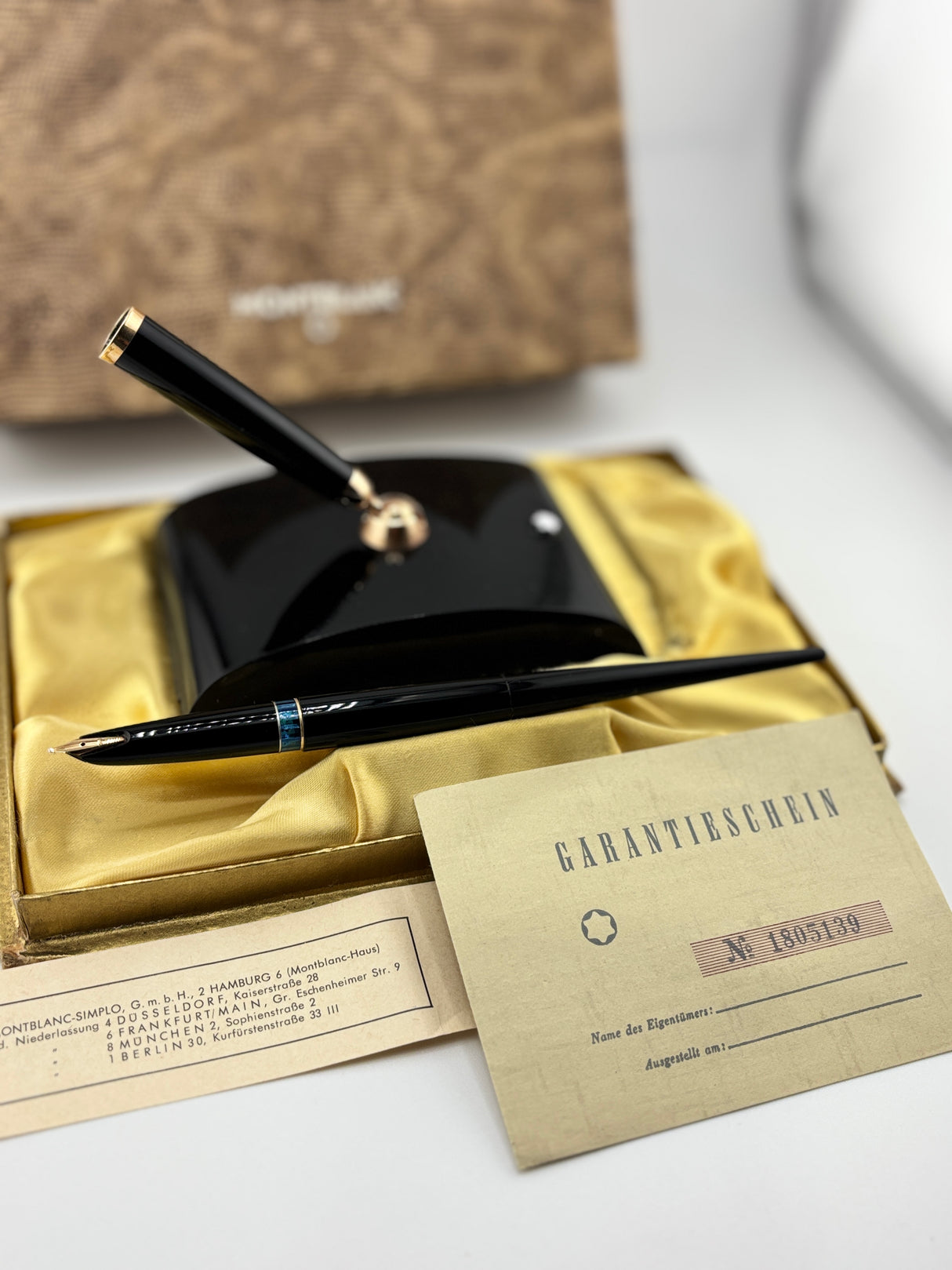 Montblanc Desk Pen Black  complete box and paper - Wonderful !!