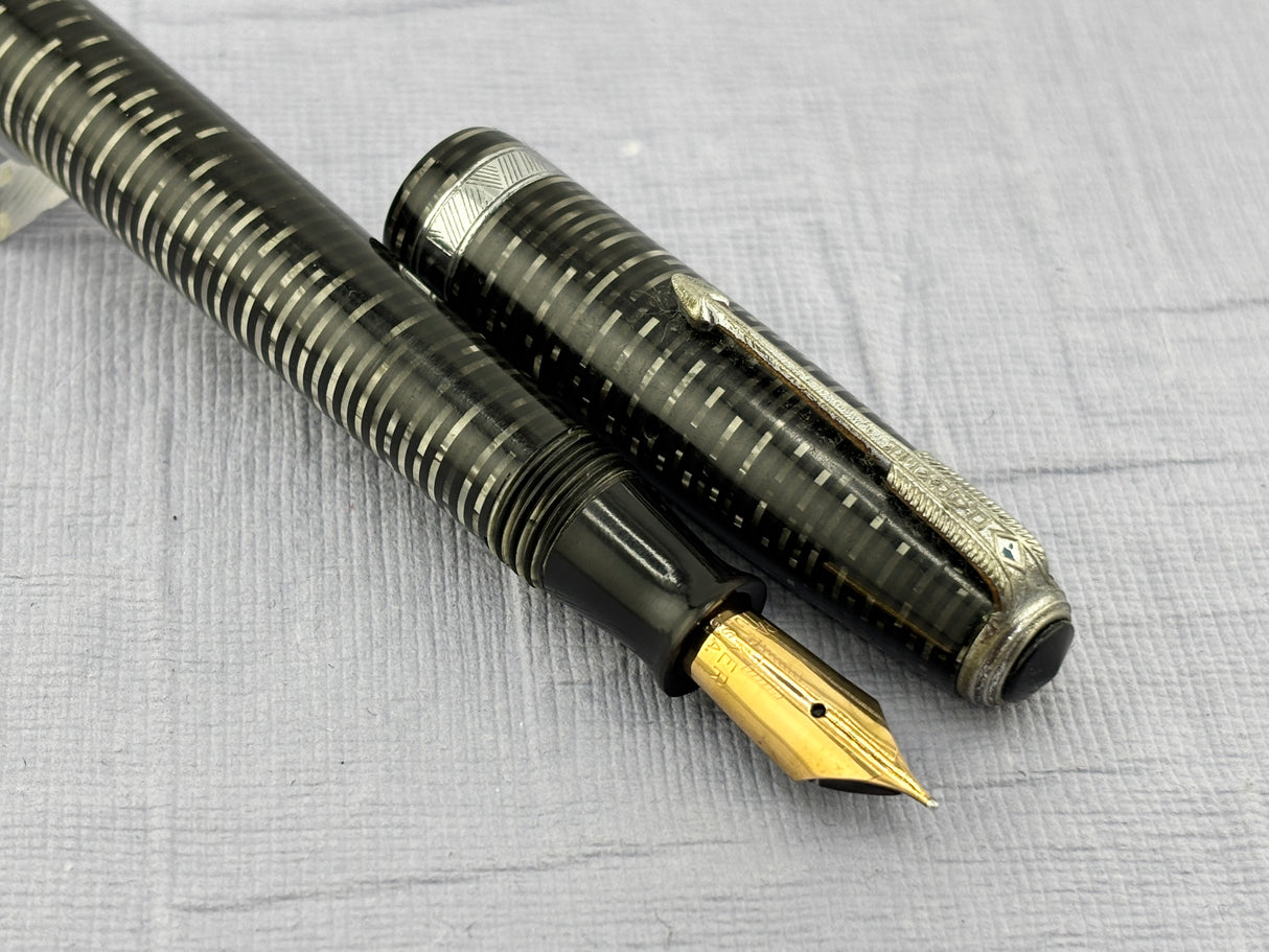 Parker Vacumatic regular size Grey Silver trim
