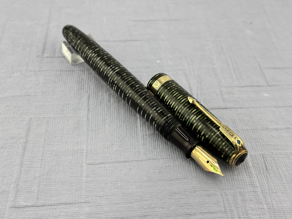 Parker Vacumatic regular size Green Gold trim