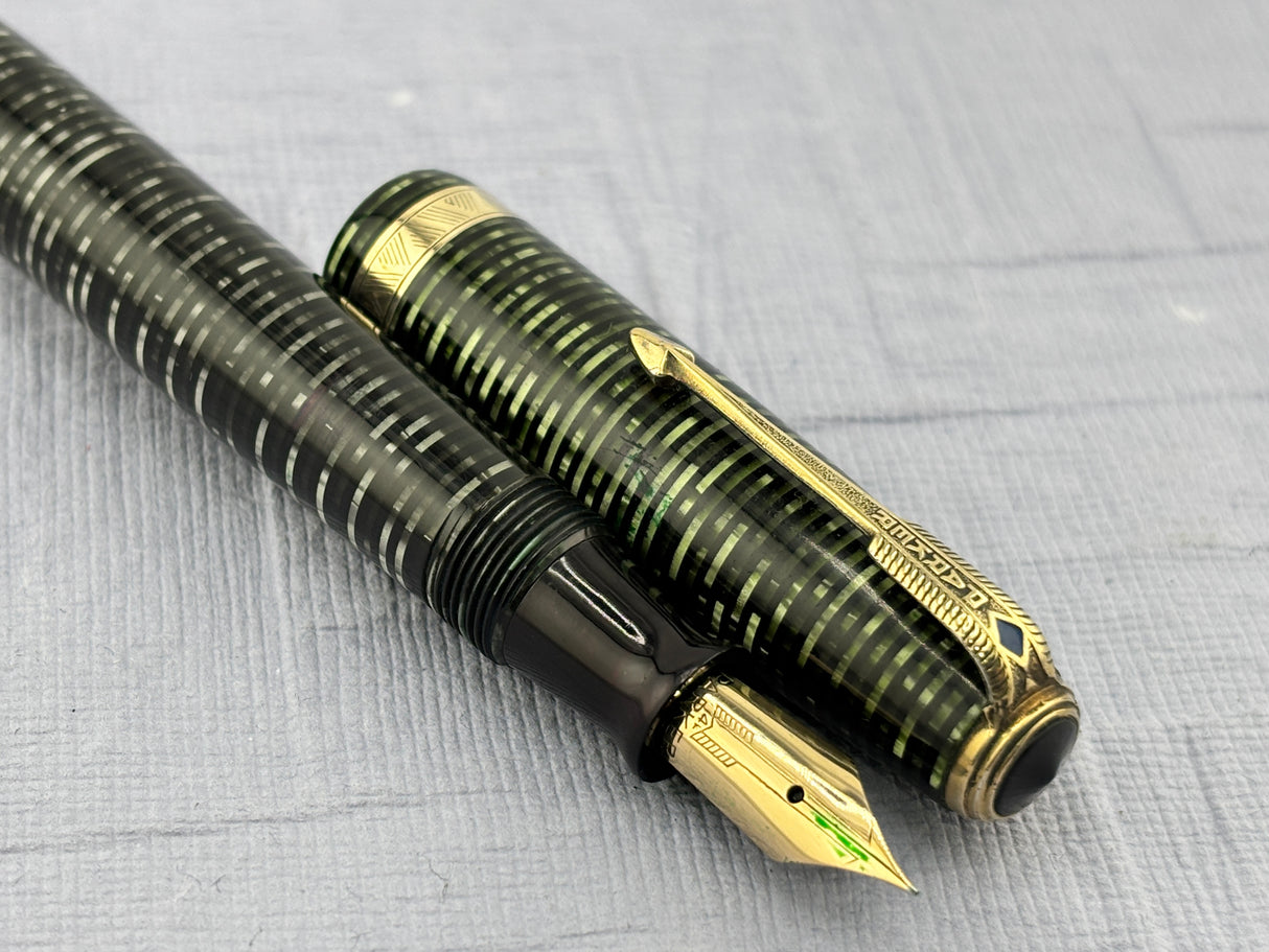 Parker Vacumatic regular size Green Gold trim
