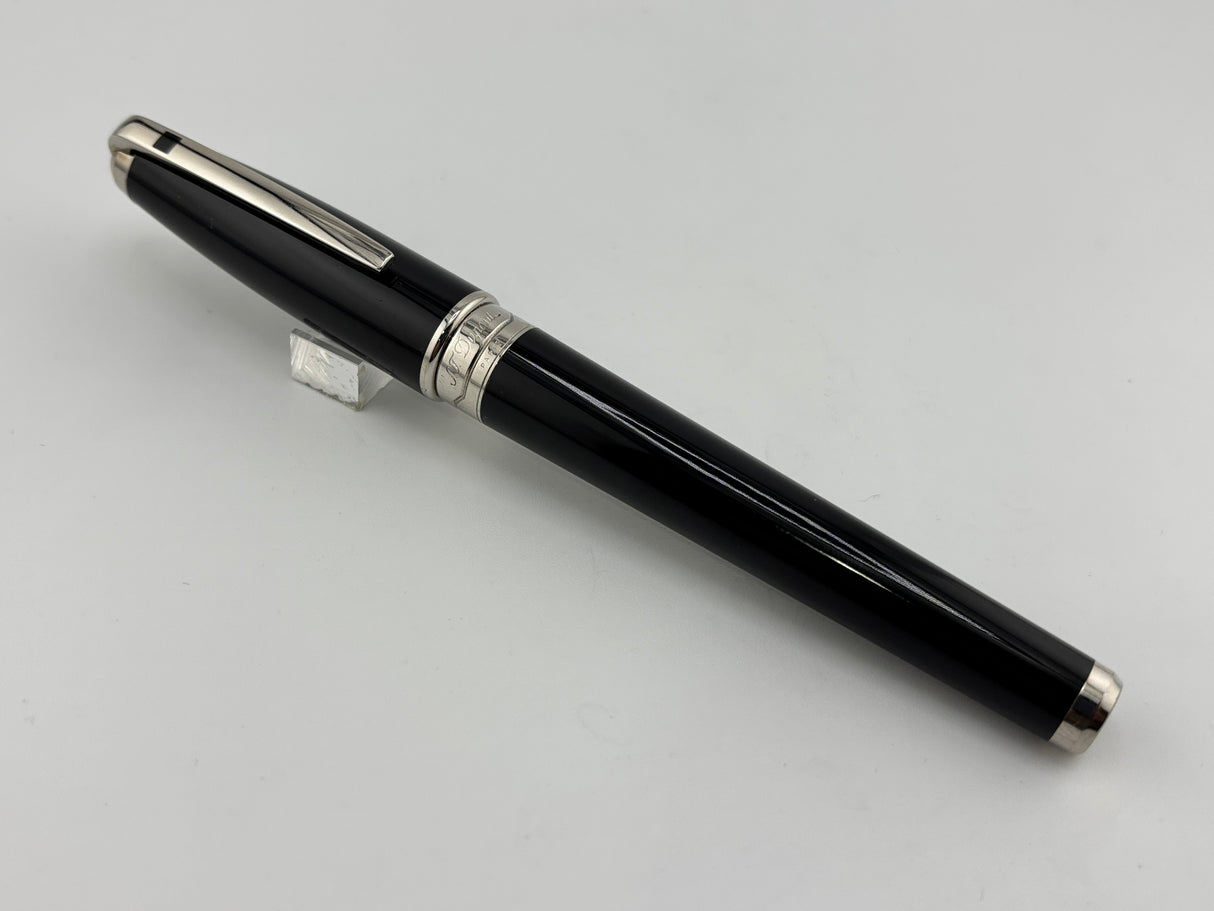 S.T. Dupont Orpheo Extra Large Black Laque de Chine  Fountain Pen  - Medium 18kt Gold Nib