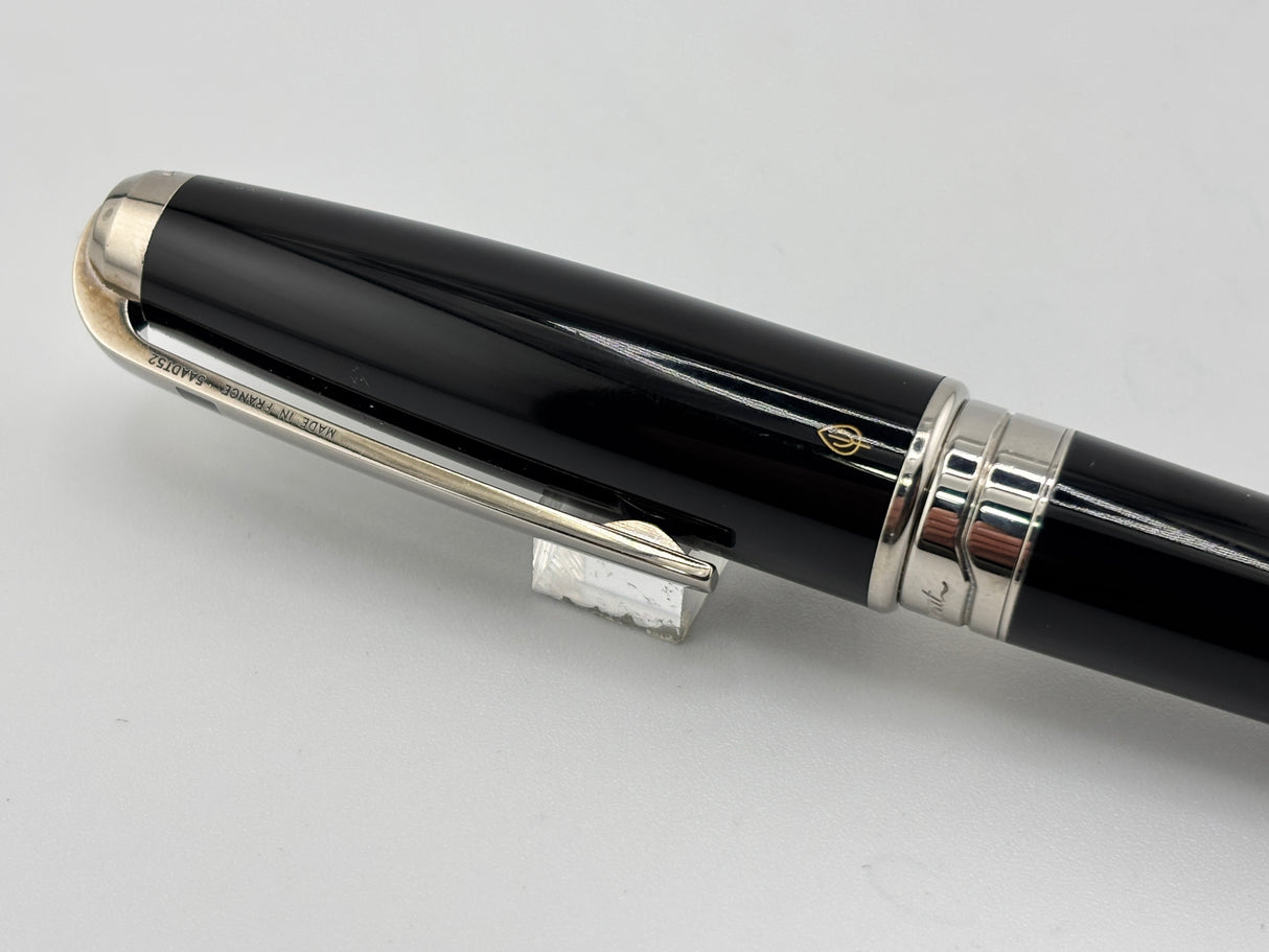 S.T. Dupont Orpheo Extra Large Black Laque de Chine  Fountain Pen  - Medium 18kt Gold Nib