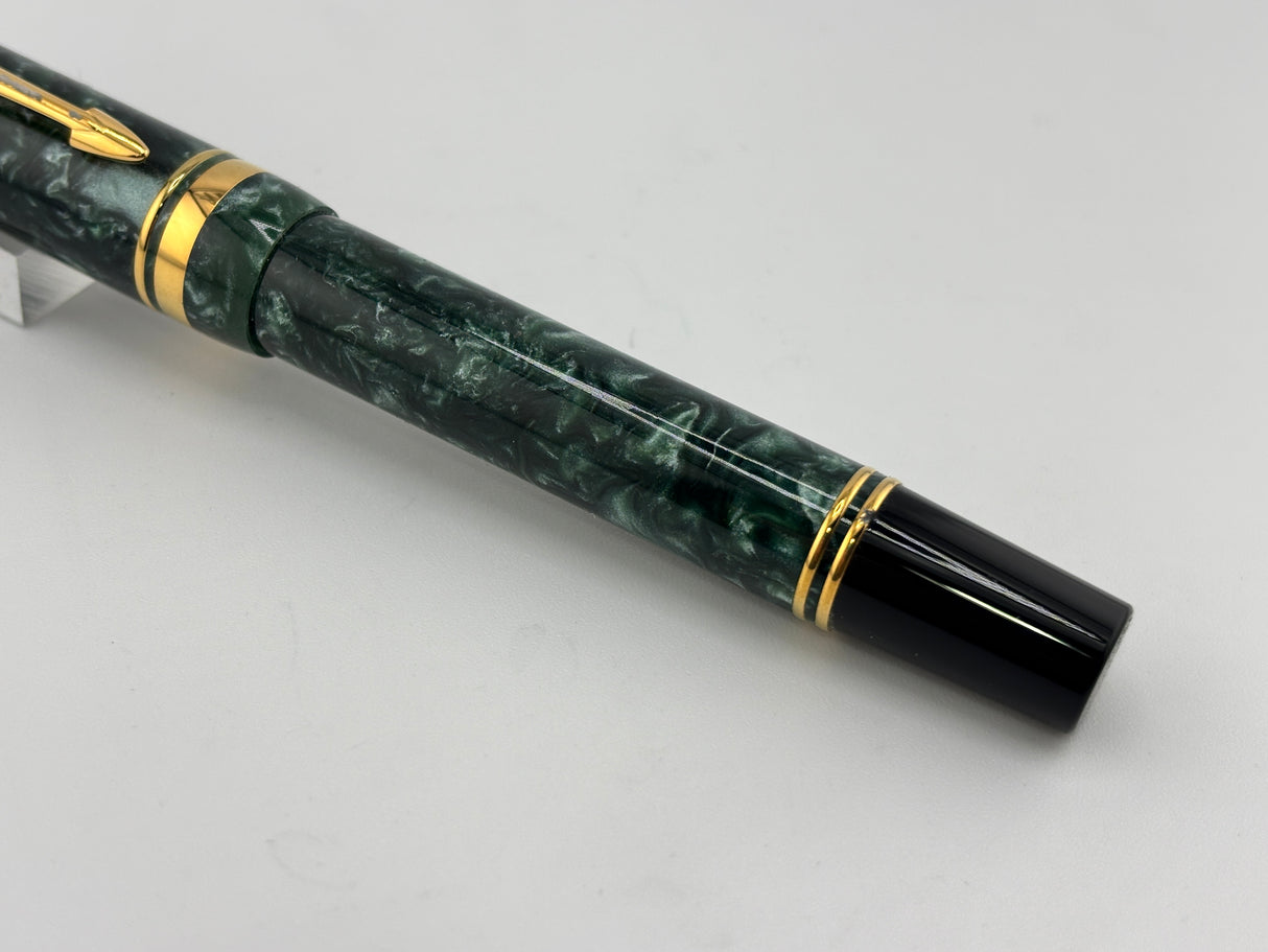Parker Duofold Centennial Marbled Green  Fountain Pen (Circa 1990) - Medium 18kt Gold Nib