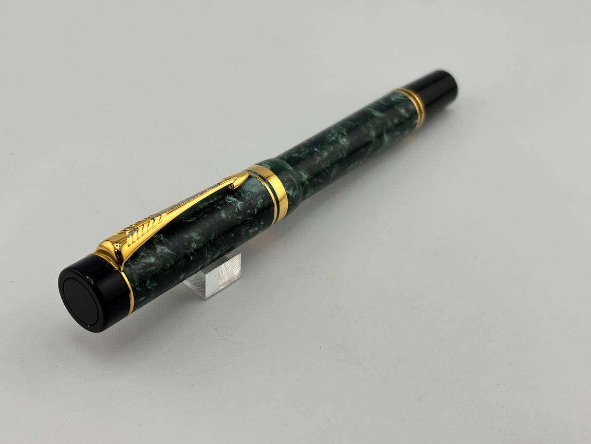 Parker Duofold Centennial Marbled Green  Fountain Pen (Circa 1990) - Medium 18kt Gold Nib