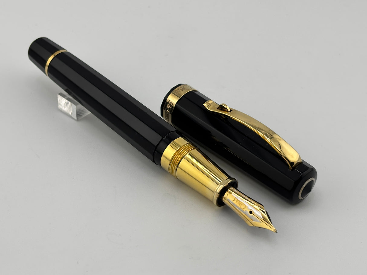 Omas "THE PARAGON" Oversized Black Fountain Pen - Medium 18kt Gold Nib