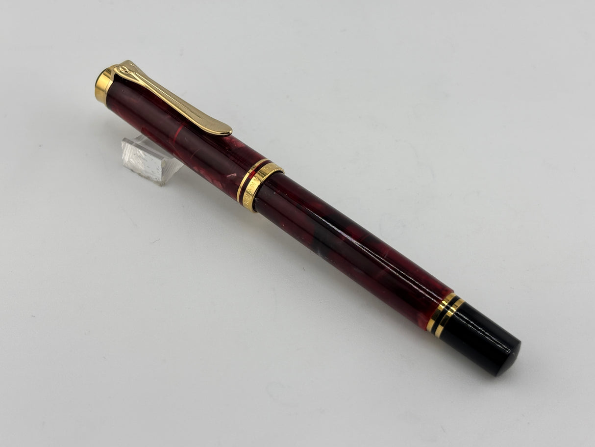 Pelikan M300  Marbled Burgundy Fountain Pen (Circa 2002) - Medium 14kt Gold Nib