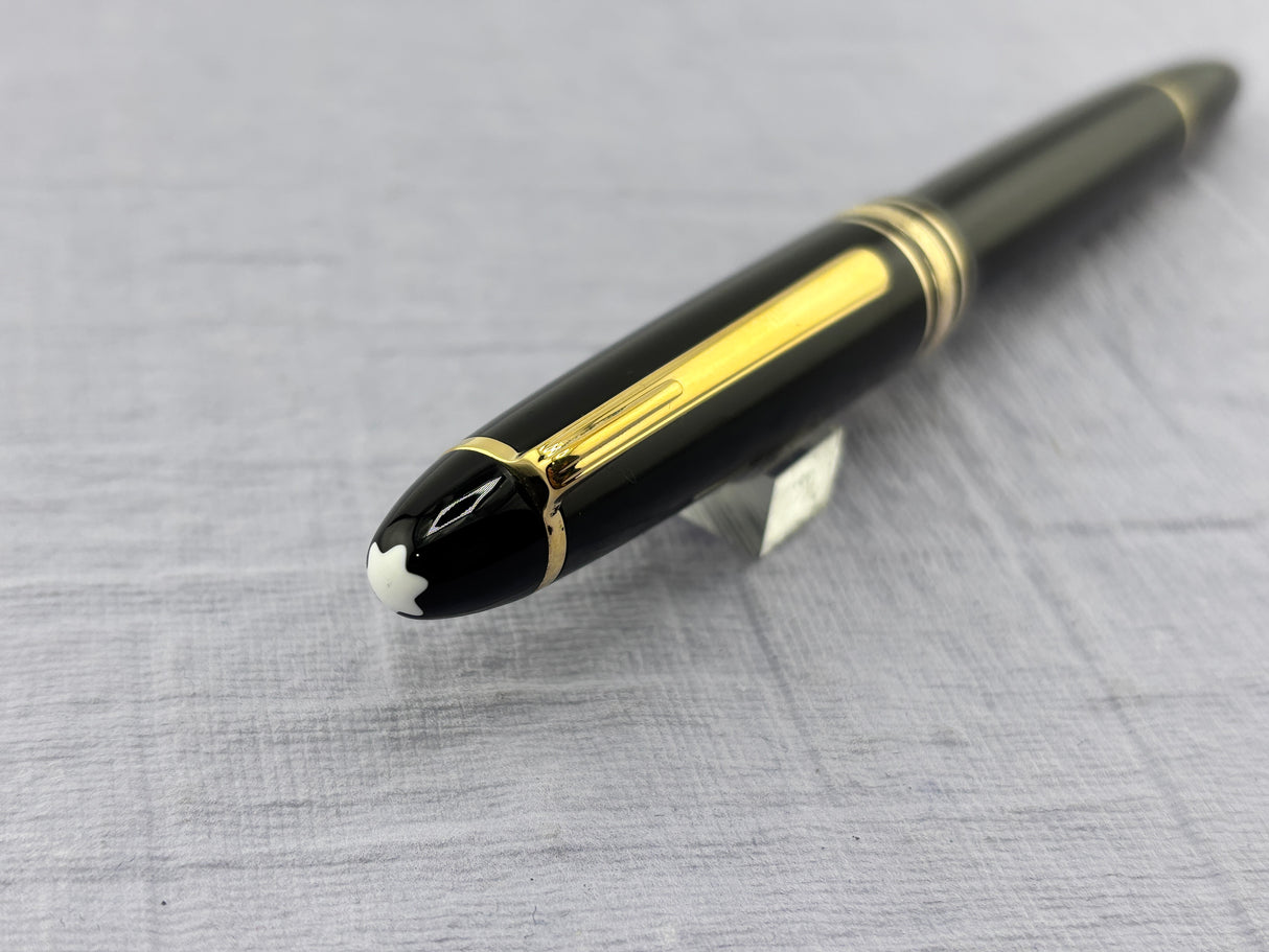 Montblanc 146 circa 1970  Excellent Medium Nib gold 14K585