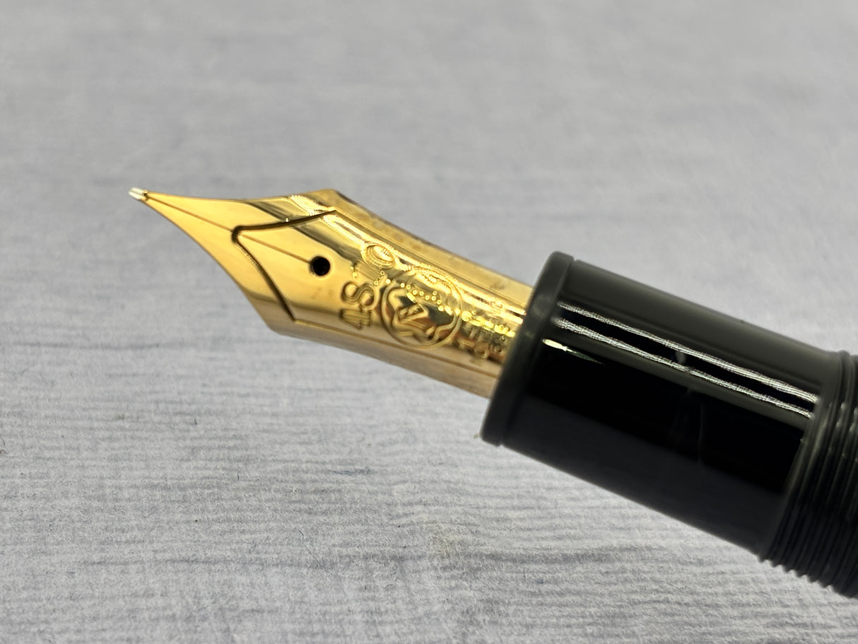 Montblanc 146 circa 1970  Excellent Medium Nib gold 14K585