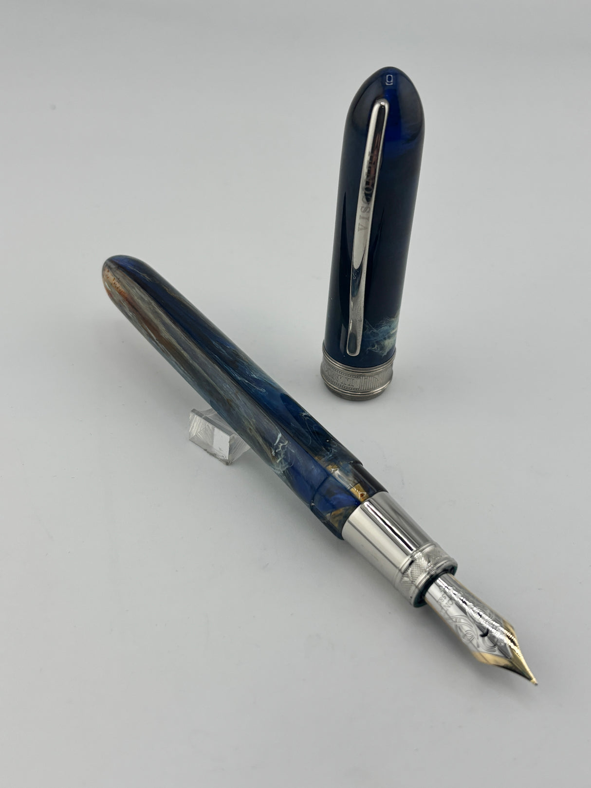 Visconti Early Van Gogh Maxi Ocean Blue Fountain Pen - Large Fine 14kt Gold Nib - A Fabulous Example of this Model (Each One Being Different)