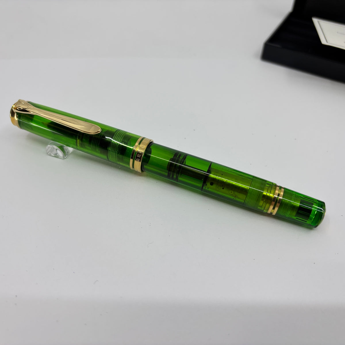 Pelikan M800 Green  Transparent Edition, Original Version Fountain Pen - Circa 1992 - Fine 18kt Gold Nib