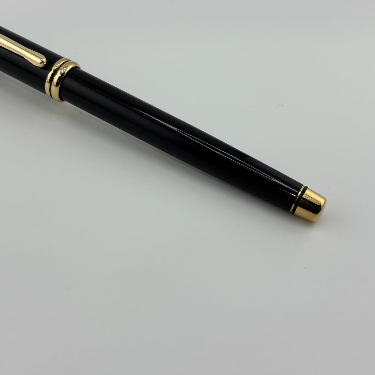 Cross Townsend Black Lacquer Fountain Pen - Made in USA - Medium 14kt Gold  Nib