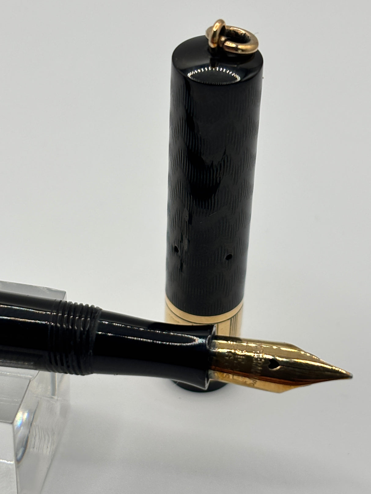 Waterman 52 1/2V Black chased Ring top Gold cap band - Fountain Pen