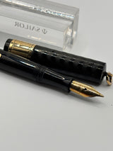 Waterman 52 1/2V Black chased Ring top Gold cap band - Fountain Pen