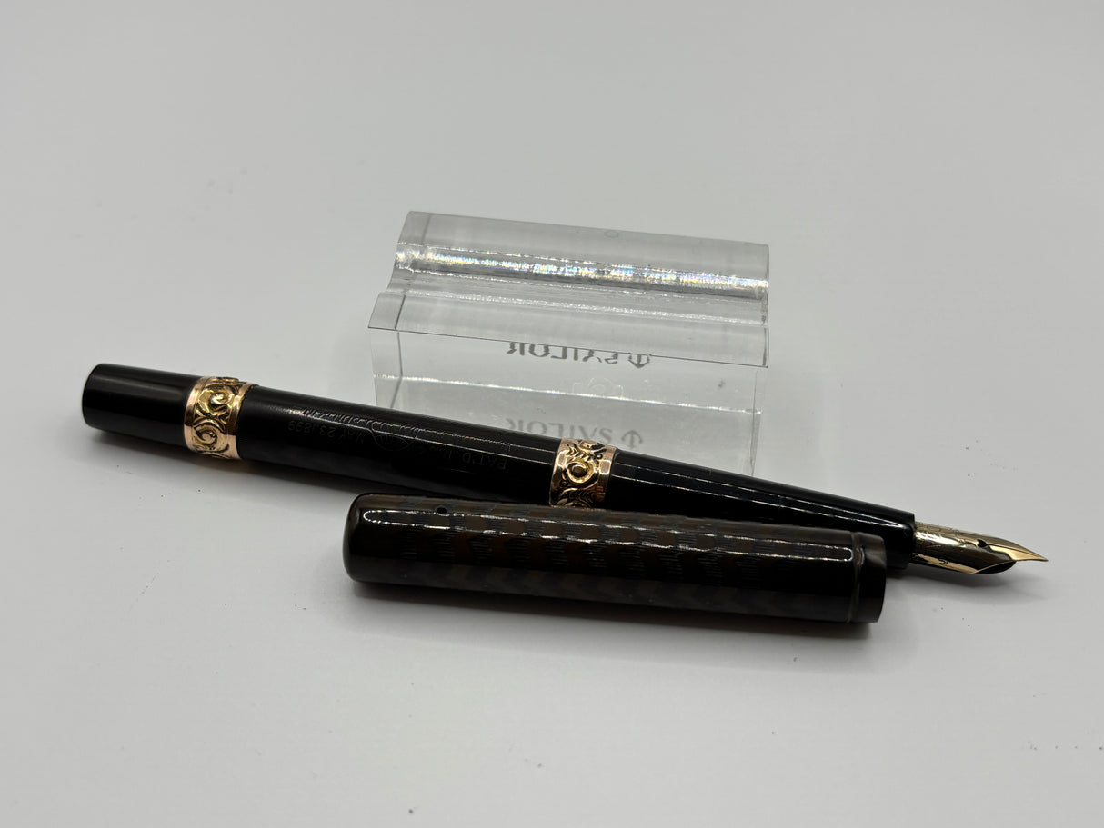 Waterman 13  Black chased Slip Cap 2 bands on barrel - Eye dropper filling system