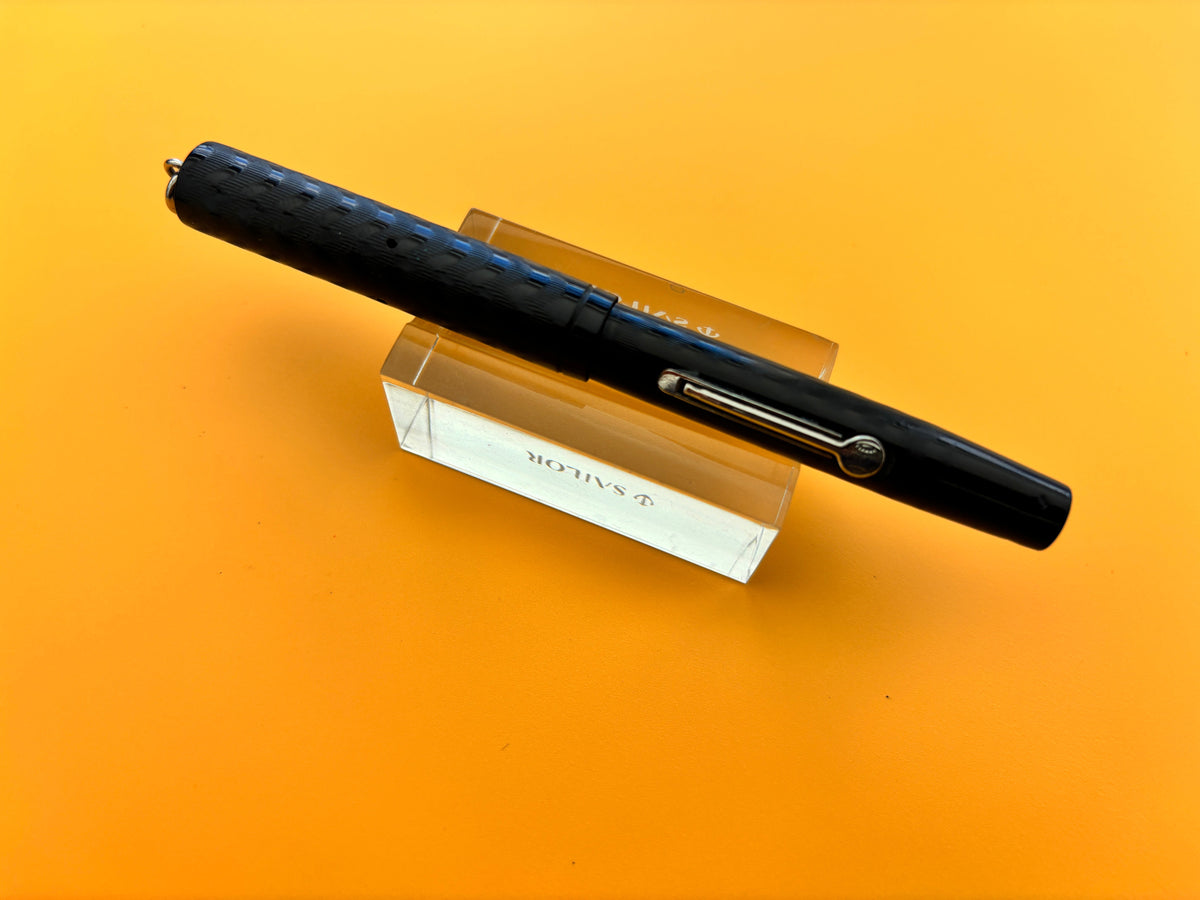 Waterman 52 1/2V Black chased Ring top - Fountain Pen