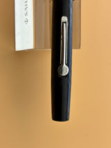 Waterman 52 1/2V Black chased Ring top - Fountain Pen