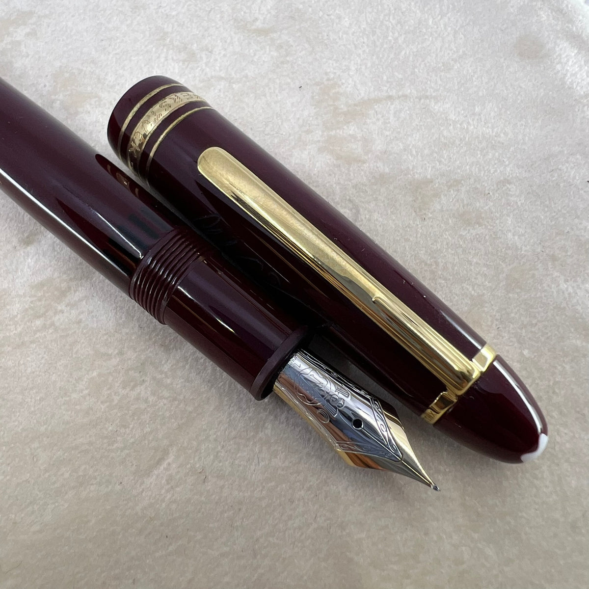 Montblanc Meisterstuck #146 LeGrand Bordeaux Fountain Pen   -  Fine 14kt Gold Nib - Engraved Cap