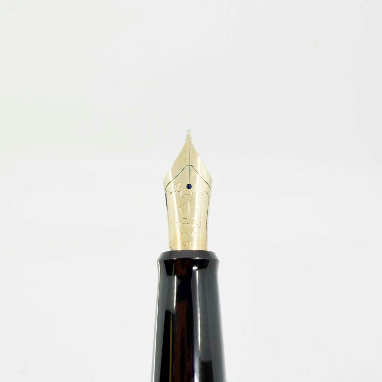 Namiki Nippon Art Dragon with Cumulus Fountain Pen  - Medium 14kt Gold Nib