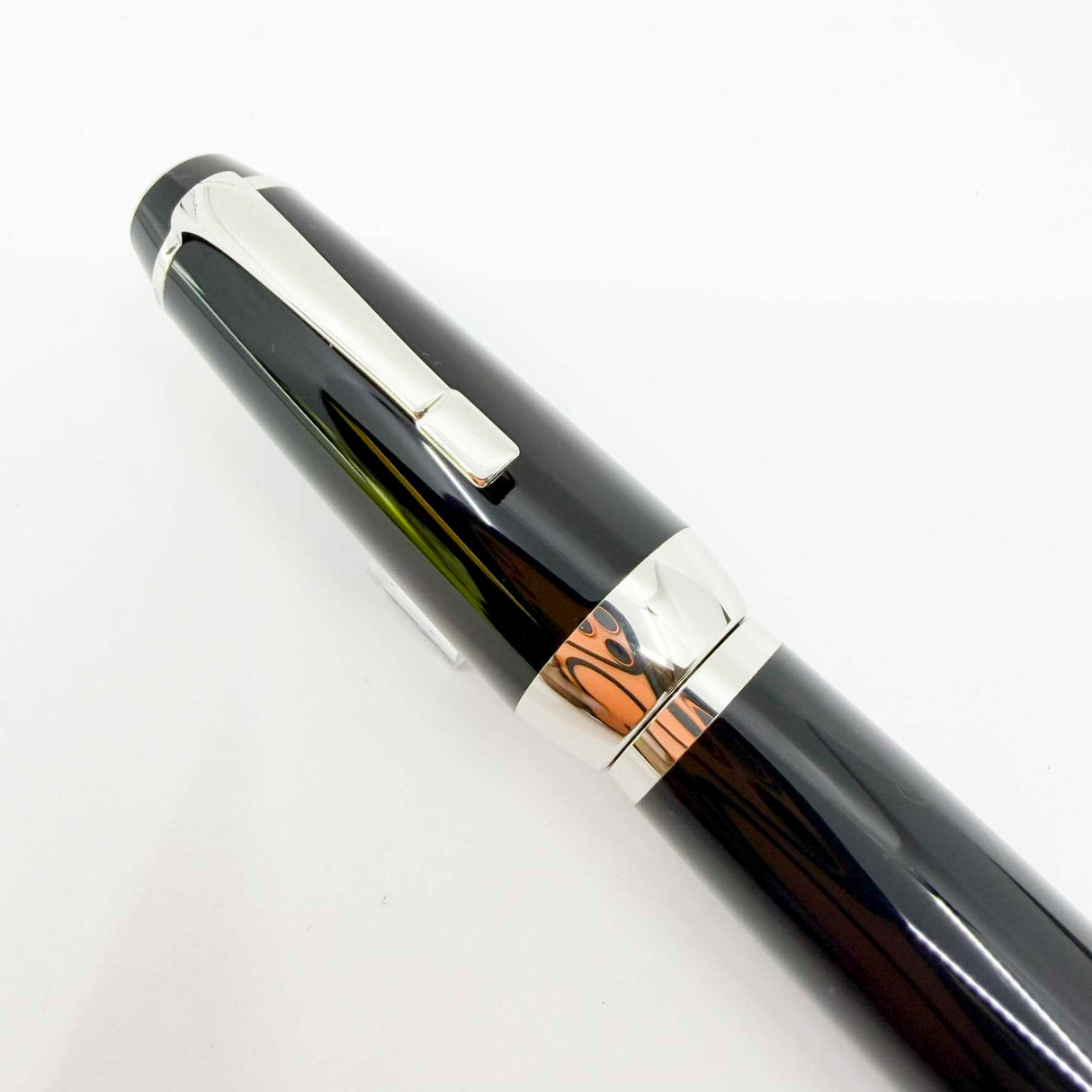 Montblanc Extra Large Boheme Retractable Fountain Pen  - Made Without Stone in Clip - RARE -Medium 18kt Gold Nib