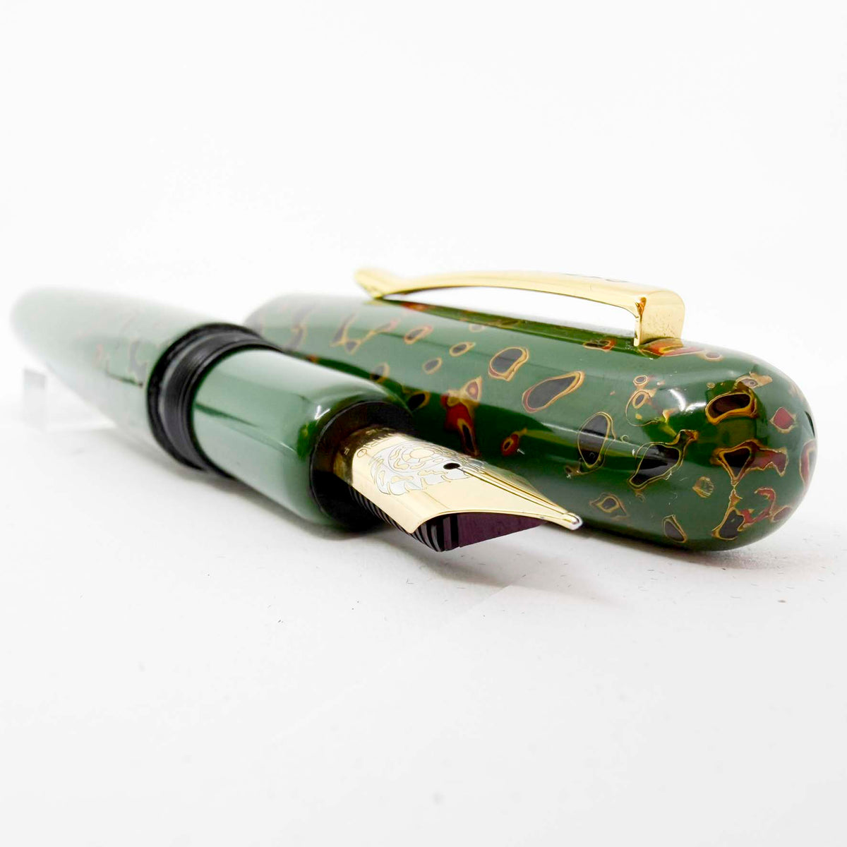 Danitrio Kara-Nuri Green (+Red/Black/Gold)  Urushi  Hand Painted Lacquer Over-Sized Fountain Pen  - Fine 18kt Gold Nib