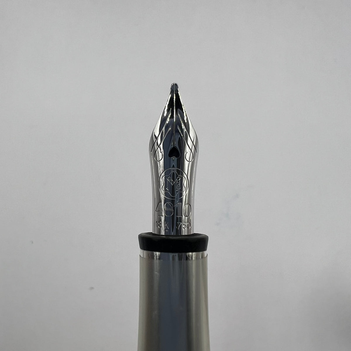 Montblanc Marlene Dietrich Sterling Silver & Diamond Limited Edition 1901 Fountain Pen -  Medium 18kt Gold Nib